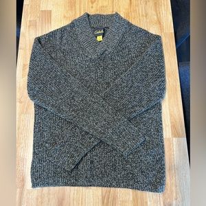 Cabela’s Men’s V-Neck Sweater. Men’s size Medium